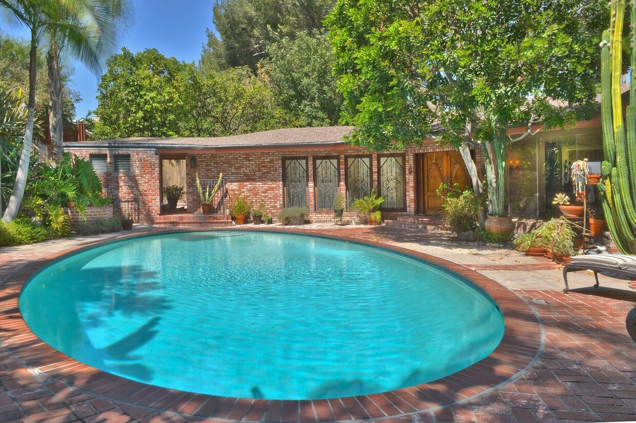 3828 Alomar Dr, Los Angeles, CA 91423 House Rental in Los Angeles, CA