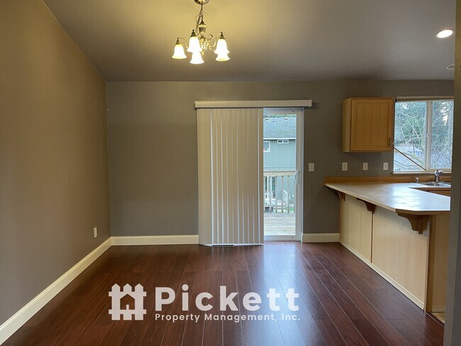Building Photo - Lovely South Kitsap home