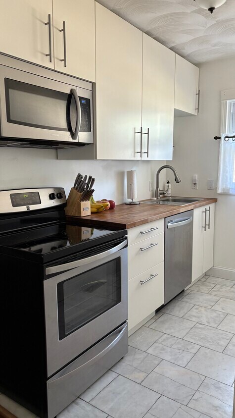 Foto principal - 353 Robinson Ave