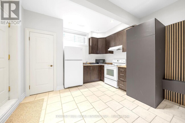 Building Photo - 106 Nipigon Ave