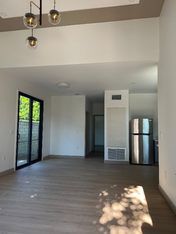 Foto del edificio - 913 Wildrose Ave