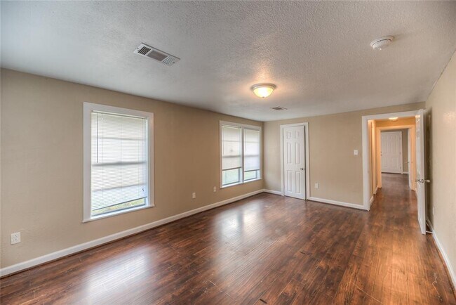 Building Photo - 1206 N Colita Ave