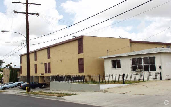 11500 S Budlong Ave - Budlong Apartments