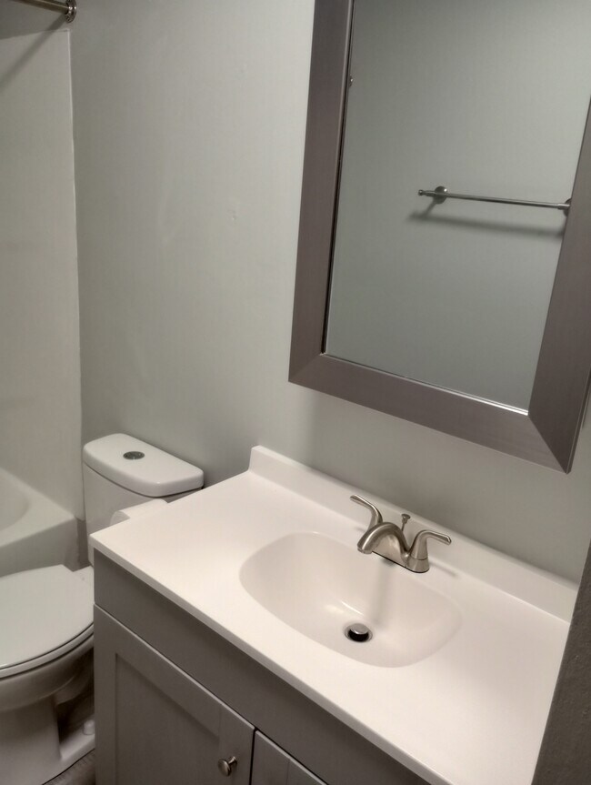 Building Photo - 3285 Delburn Ave