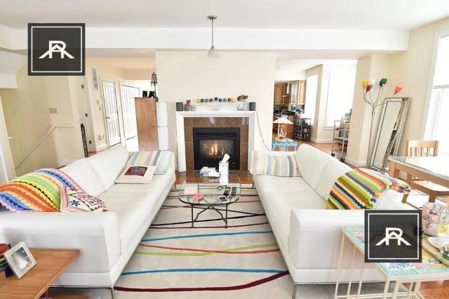 Building Photo - 3 bedroom in Brookline MA 02446