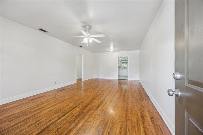 Foto del edificio - 2216 Manor Rd