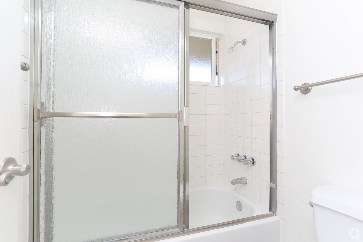 Park Del Amo - Apartments in Lakewood, CA | Westside Rentals Park Del Amo - Apartments in Lakewood, CA | Westside Rentals