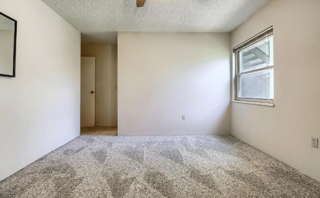 Foto del edificio - 3150 Iris Ave