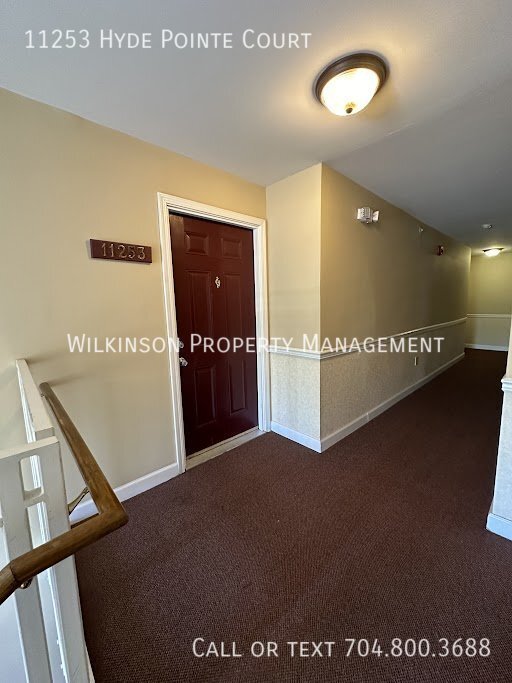 Foto del edificio - 2BD/2BTH Top Floor Condo in Hyde Park