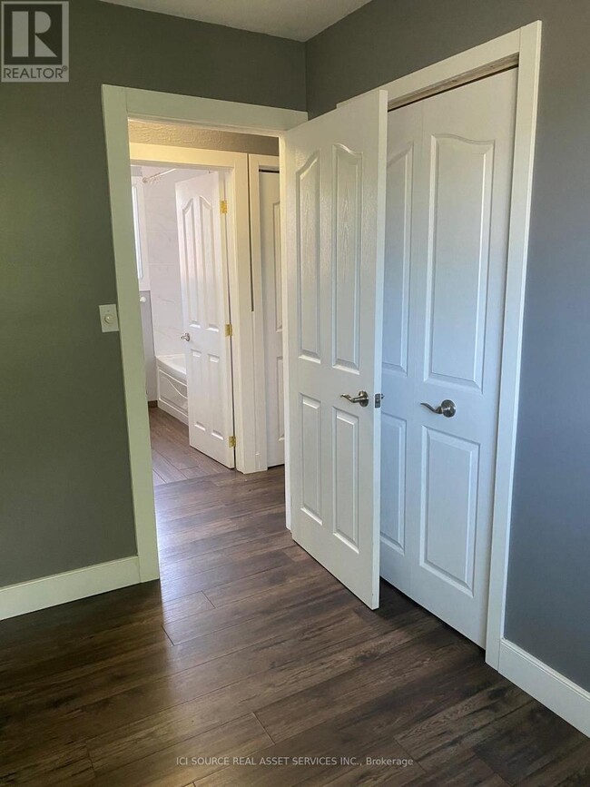 Building Photo - 2972 Grandview St