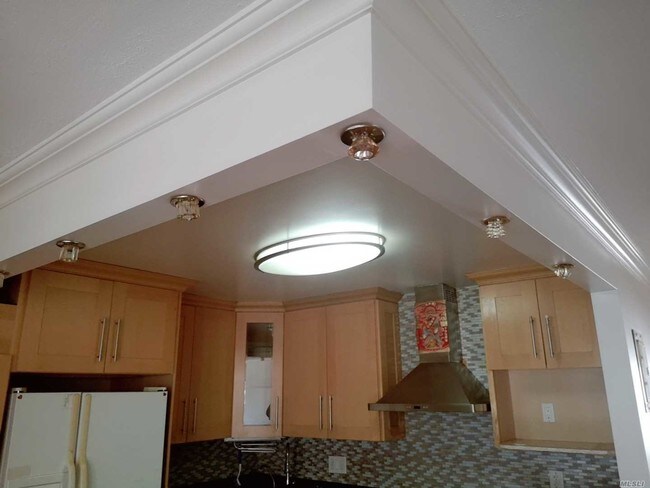 Building Photo - 94-29 46th Ave