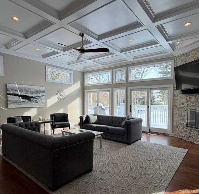 Building Photo - 10 Skyes Neck Ct