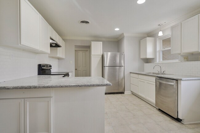 Building Photo - 8120 N Essen Heights Ct