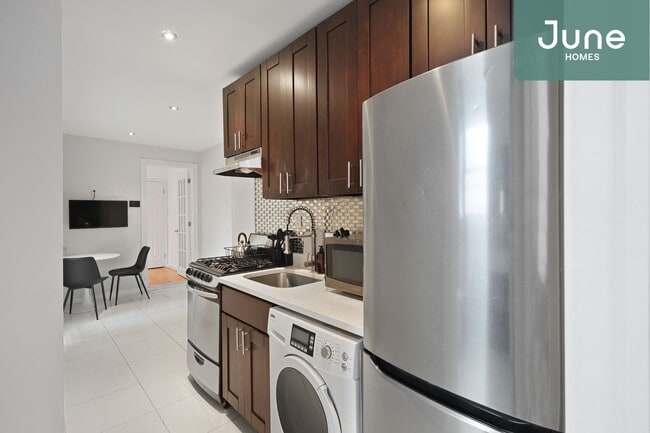 Building Photo - ROOM ONLY in 3-bed/1.0-bath Home