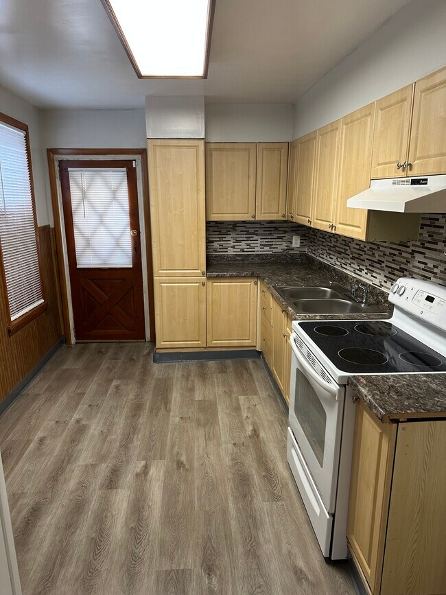 Foto del edificio - 2441 E Somerset St