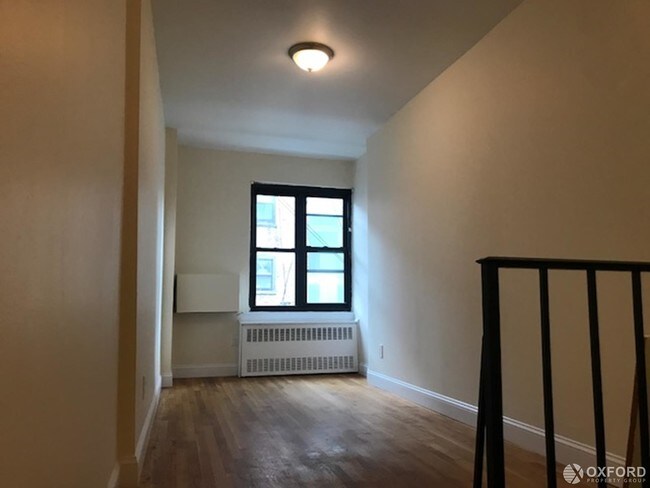 Building Photo - 304 E 78th St