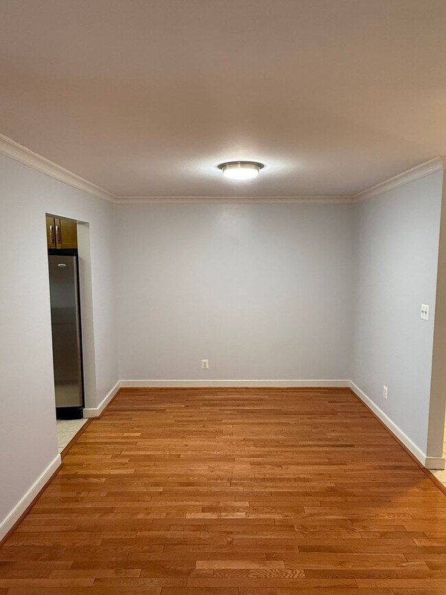 Foto del edificio - Prime Location- Two Bedroom Condo