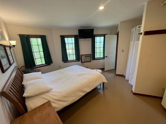 Foto del edificio - 651 River Rd