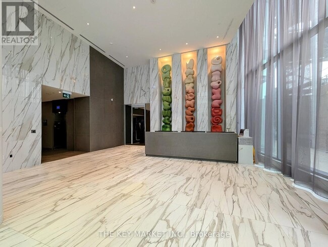 Building Photo - 448 Burnhamthorpe Rd W
