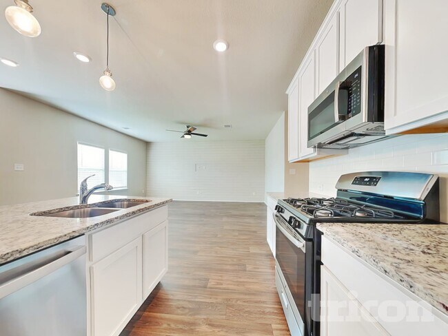 Building Photo - 127 Simon