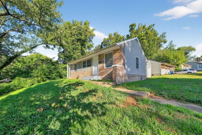 Photo - 115 Spring Garden Dr House