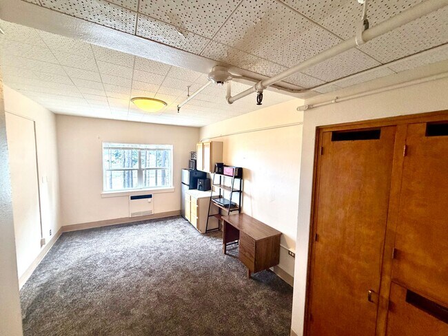 Foto del edificio - Eagle Crest Village Apartments #235: 1bdrm/1bath – All Utilities & Wi-Fi Included!