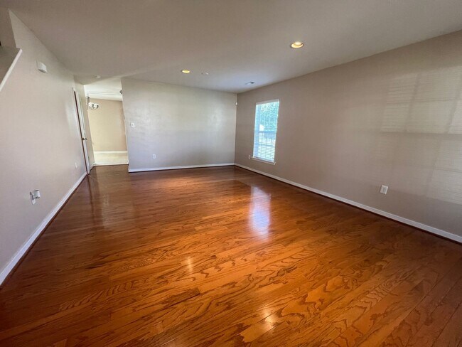 Building Photo - Welcome to this beautiful 4 Bedroom  Home ...