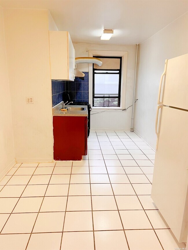 Foto del edificio - 61-40 Saunders St