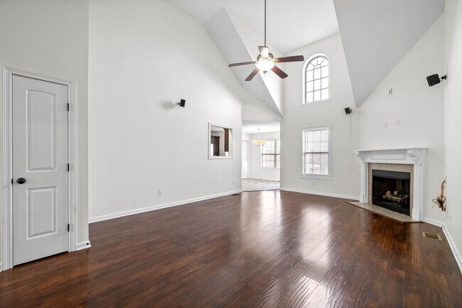 Foto del edificio - 526 Falkland Cir