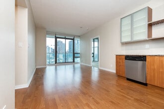 Building Photo - 33 Lombard St