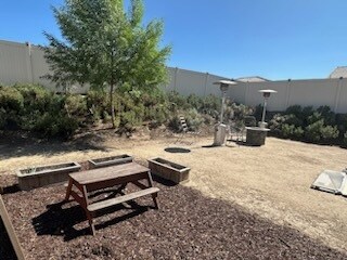 Patio trasero - 563 Sunshow Ct