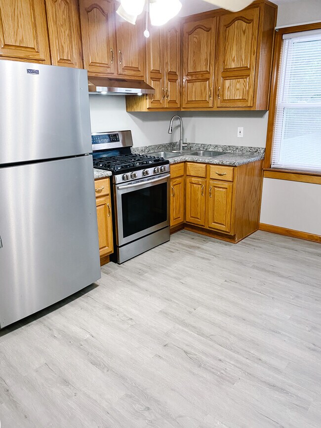 Building Photo - 5758 S Melvina Ave