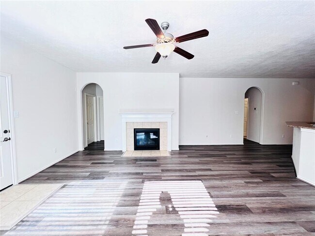 Foto del edificio - 6118 Summerfield Glade Ln