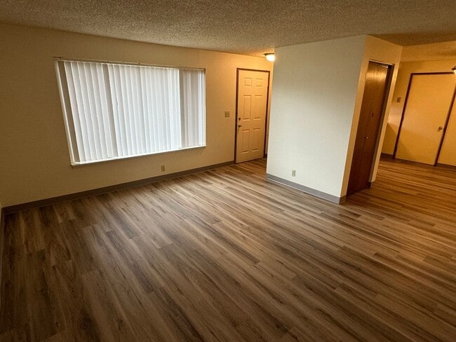 Building Photo - 2 Bedroom in Junction City