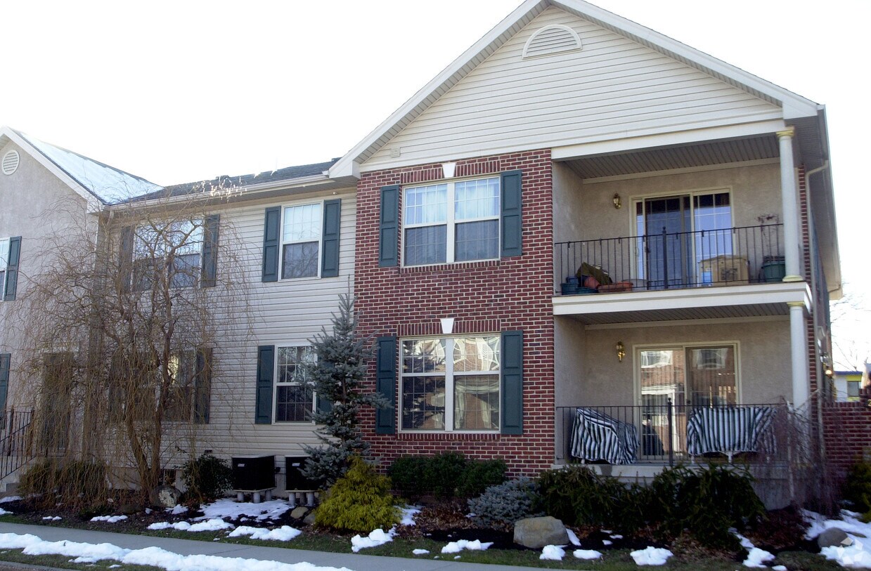 Foto del edificio - 18-20 Alan Ln