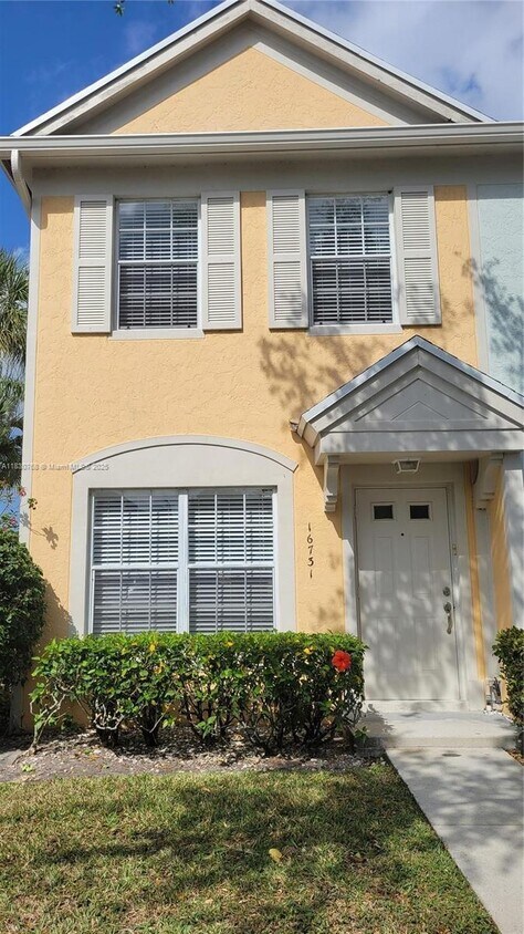 Foto principal - 16731 Hemingway Dr