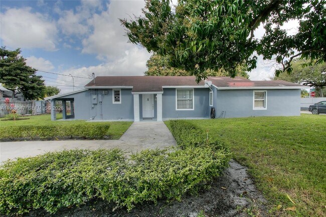 Foto del edificio - 3001 NW 102nd St