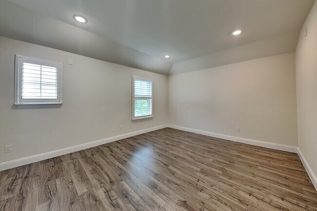 Building Photo - 17534 Sequoia Dr