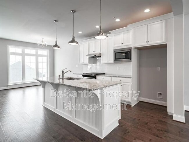 Foto del edificio - 1451 Hastings Cres