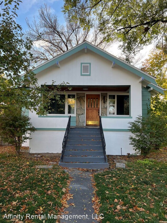 4 br, 2 bath House - 319 South 8th Ave