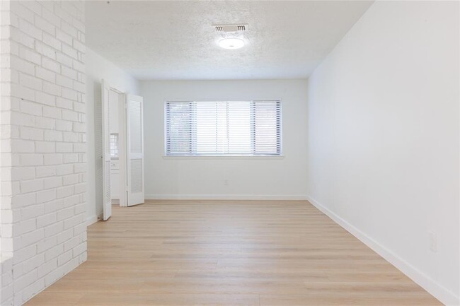 Foto del edificio - 8311 Quail Burg Ln