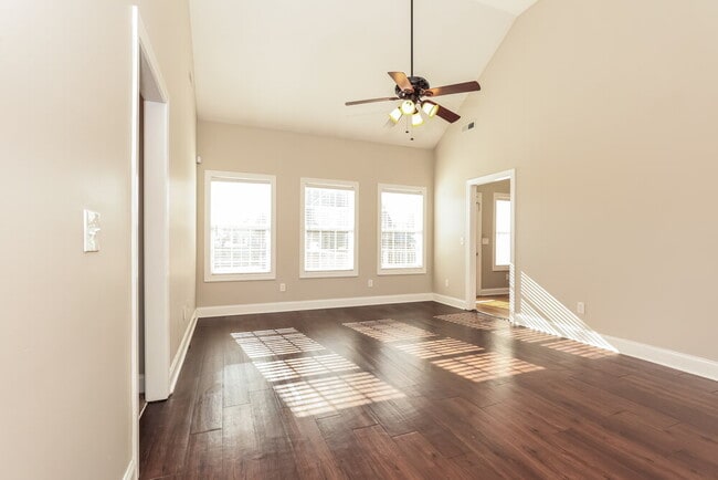 Building Photo - 1802 Walking Dr