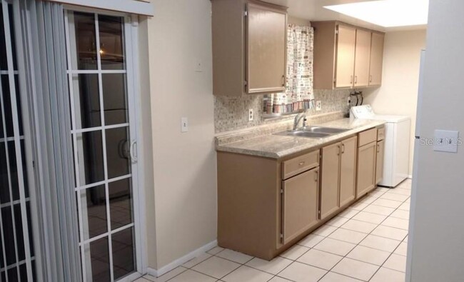 Building Photo - 32 Las Palmas Way