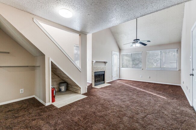 Foto del edificio - 9833 Walnut St