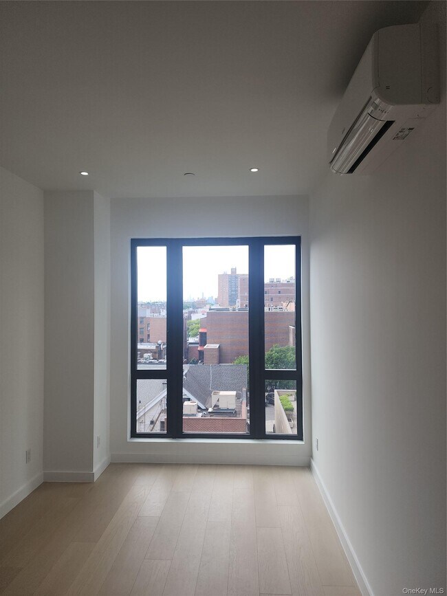 Foto del edificio - 108-25-108-72 72nd Ave