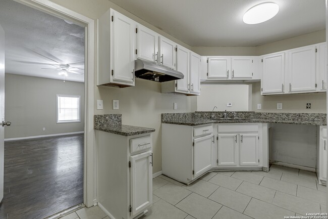 Building Photo - 4111 Sunrise Terrace Dr