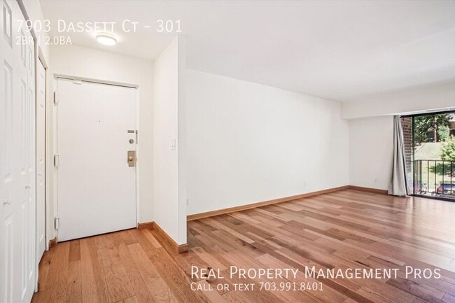 Foto del edificio - 7903 Dassett Ct