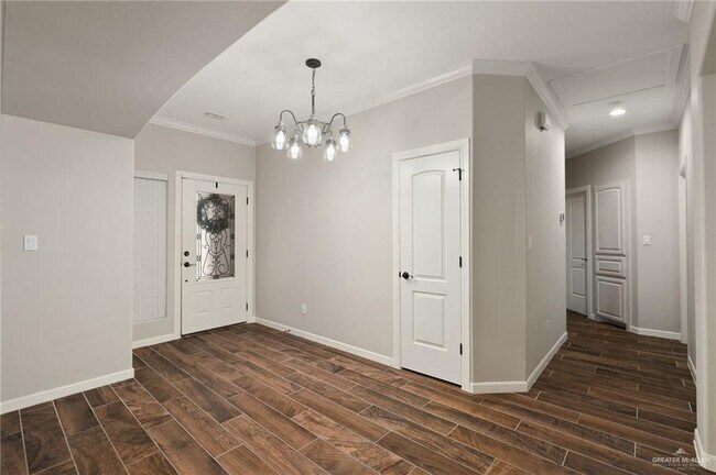 Building Photo - 25 Amistad Cir