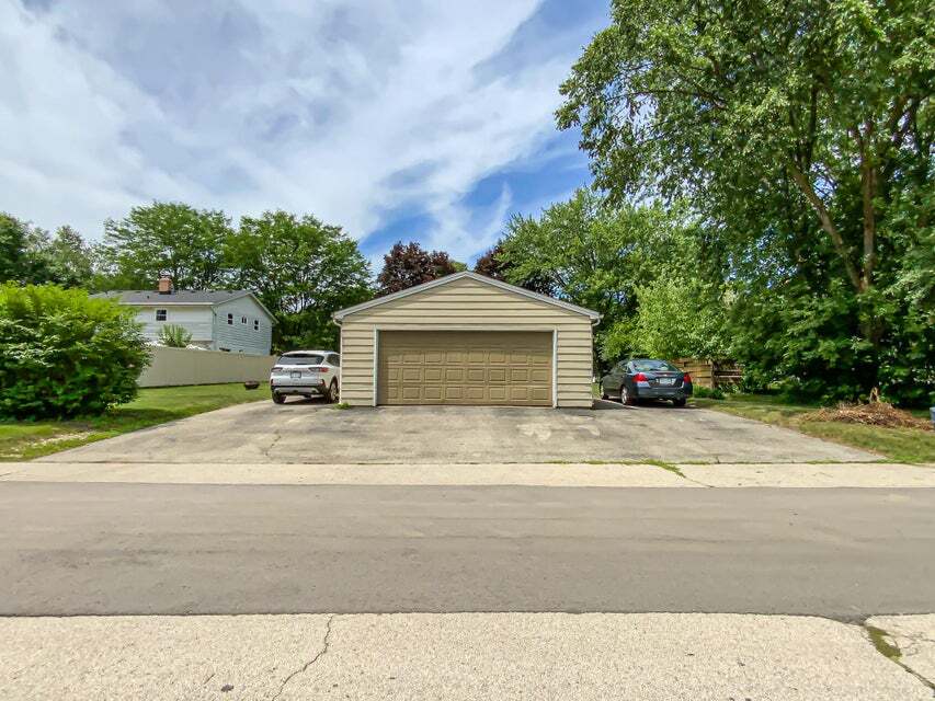 Garage - 1825 Oakdale Dr