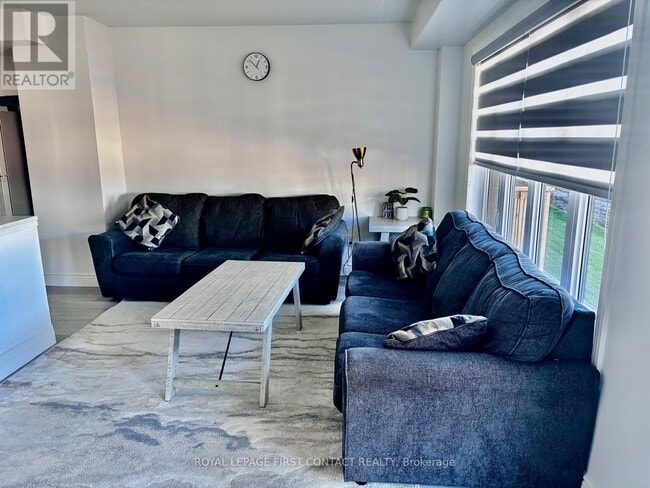 Building Photo - 21 Blue Frst Cres